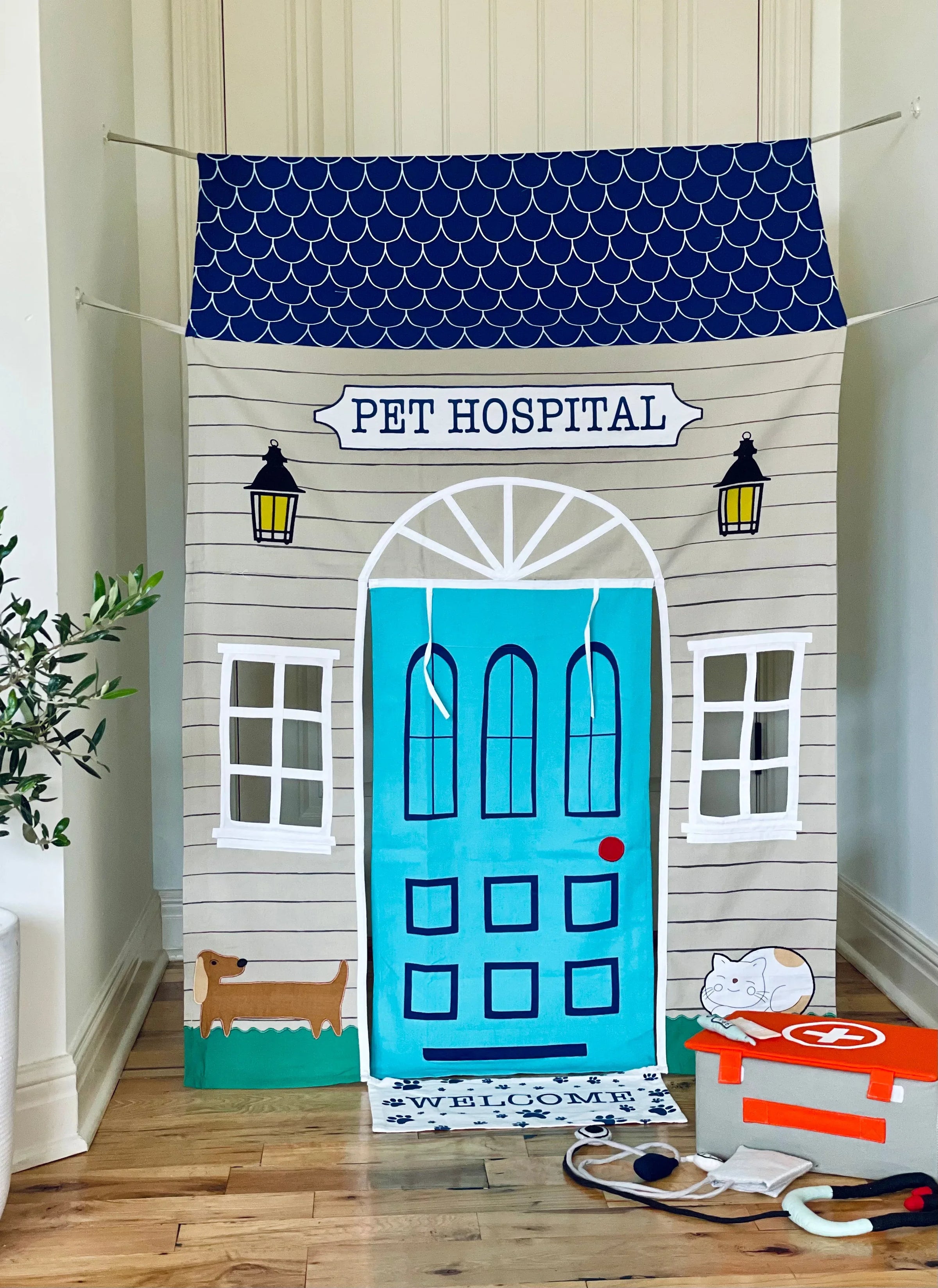 Pet Hospital Doorway Storefront with Vet's Kit - BIG FRENCHIES