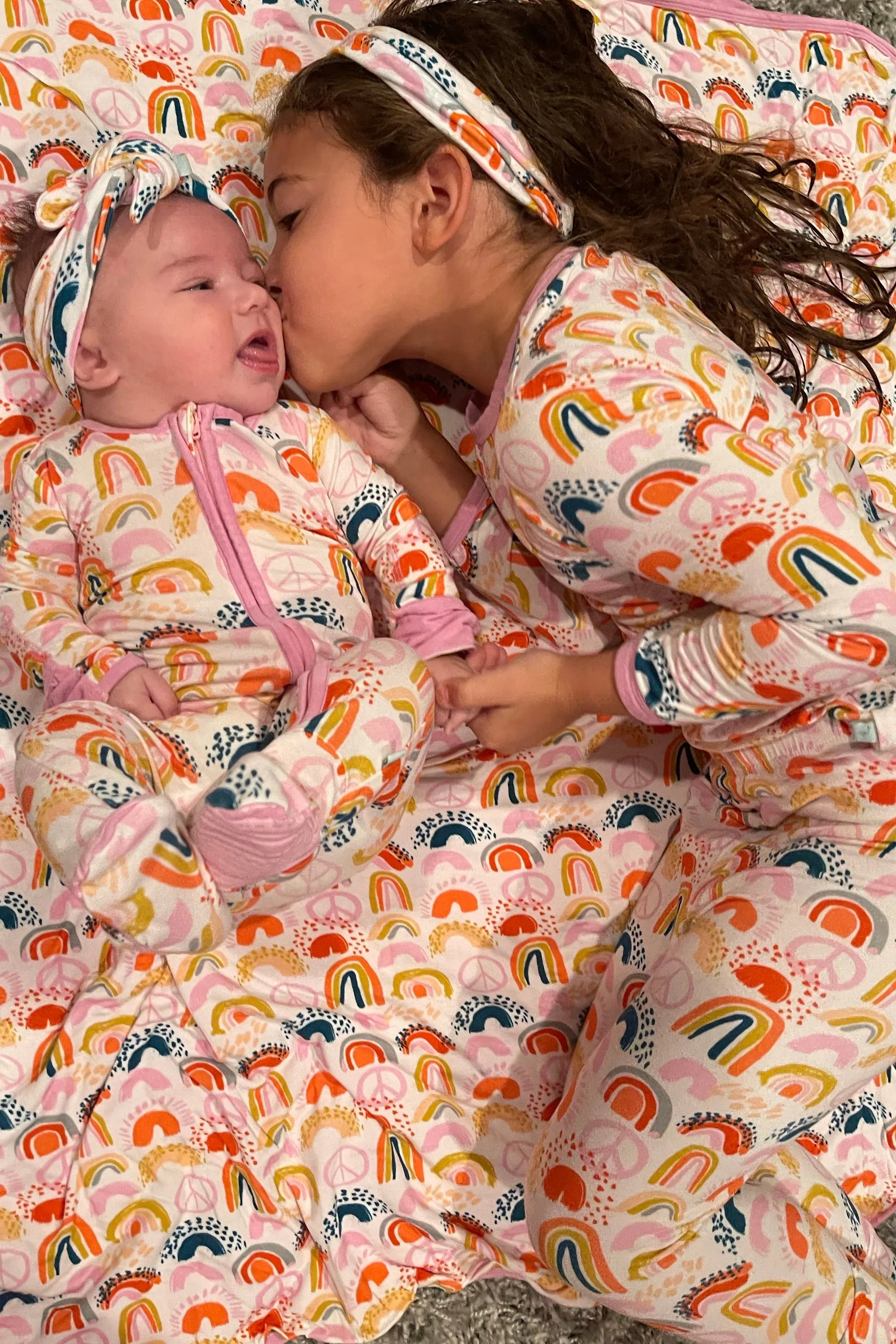 Stretchy Oversized Blanket - Rainbows Pink - BIG FRENCHIES