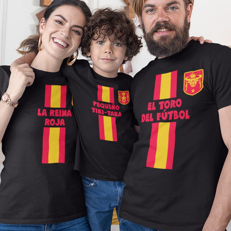 El Turo Del Futbol, La Reina Roja, Pequeño Tiki-Taka Dad Mom and Kid Matching Organic Cotton T-Shirts Family Set (Set of 3)