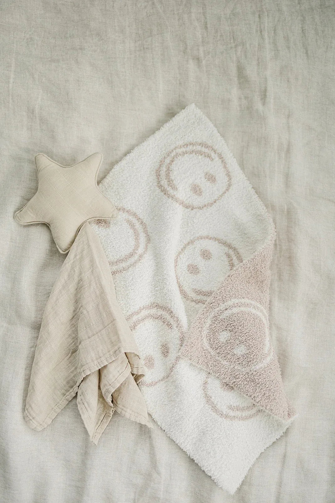 Smiley Taupe Plush Blanket - BIG FRENCHIES