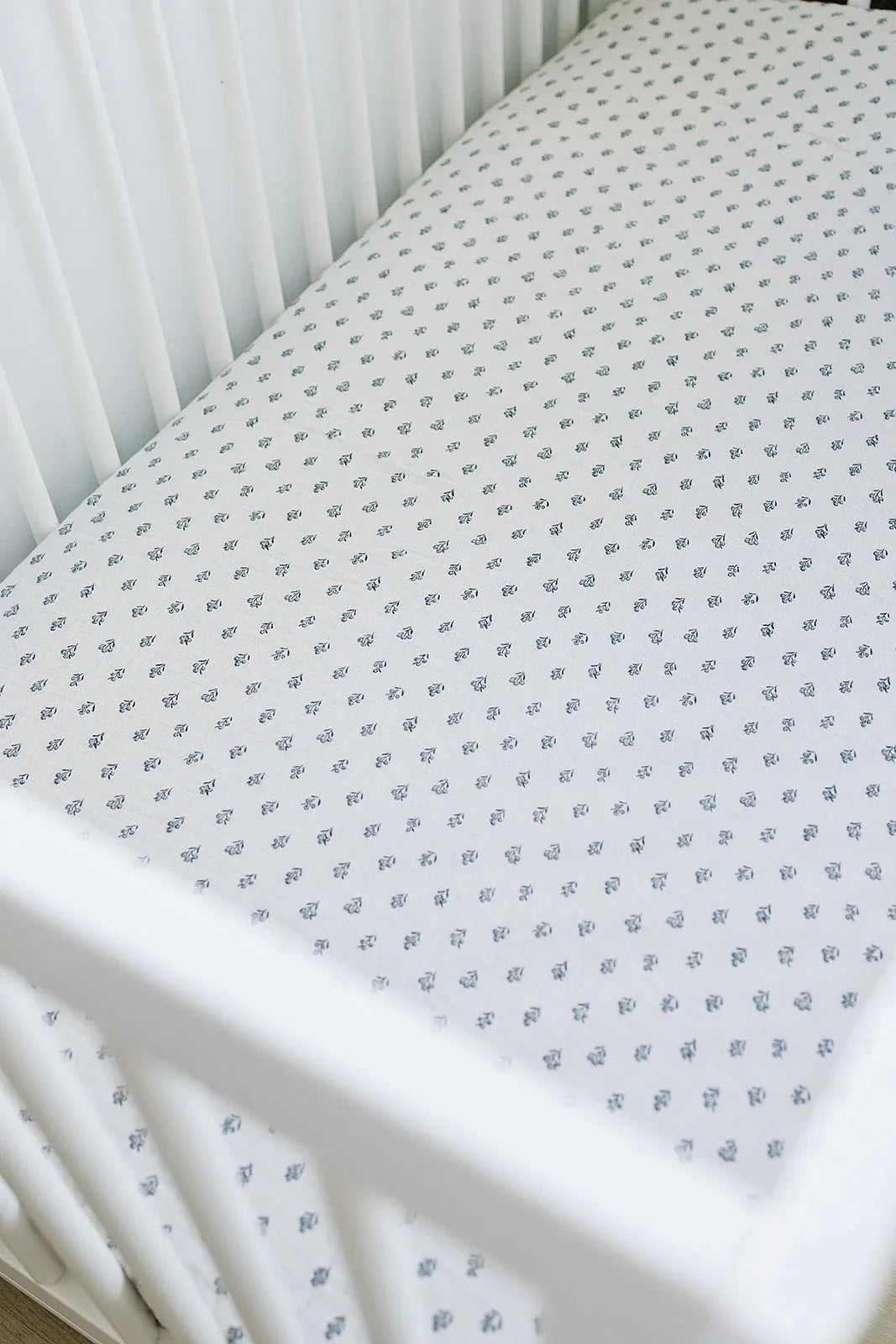 Cream Berry Muslin Crib Sheet - BIG FRENCHIES