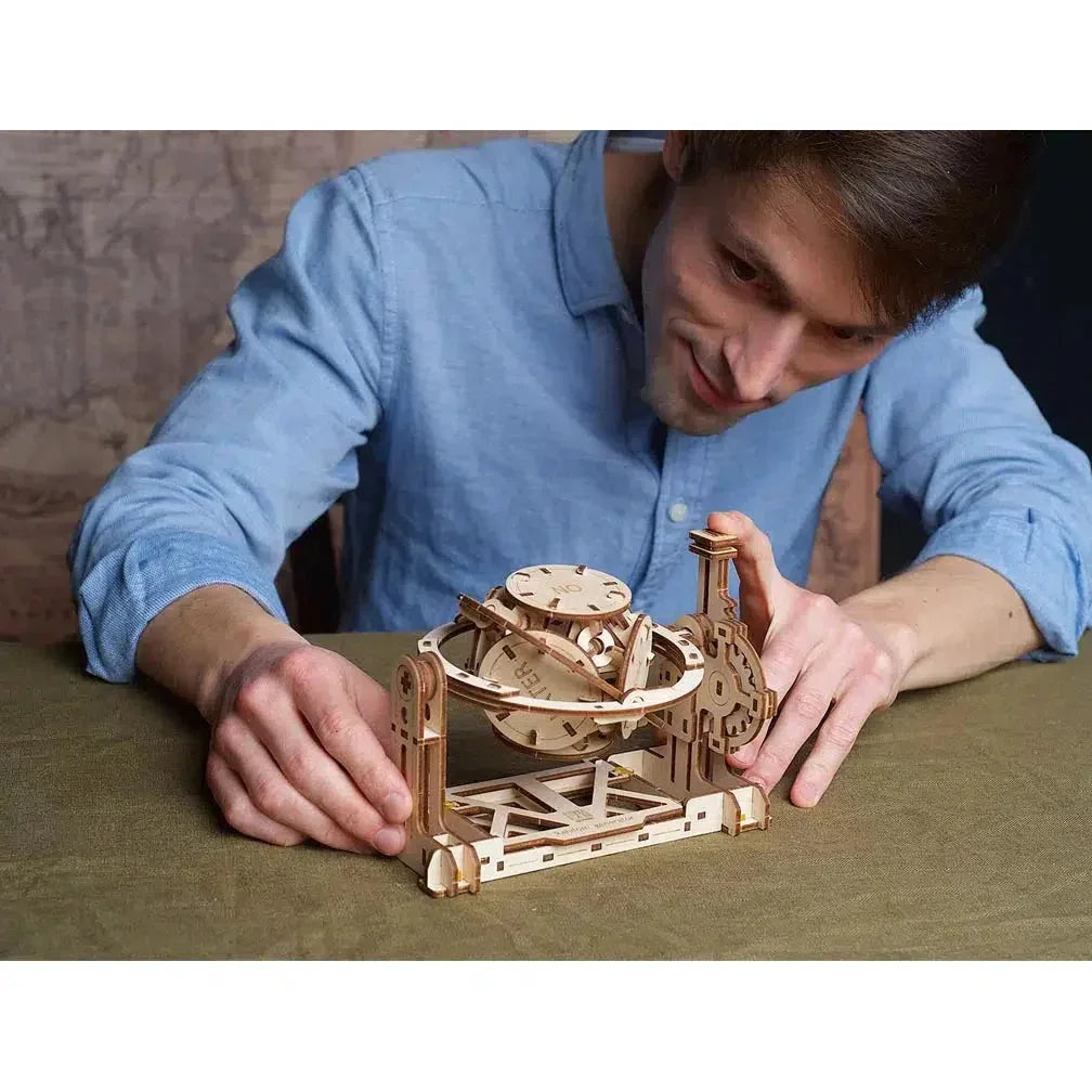 Random Generator 3D Wood Model Kit UGEARS - BIG FRENCHIES