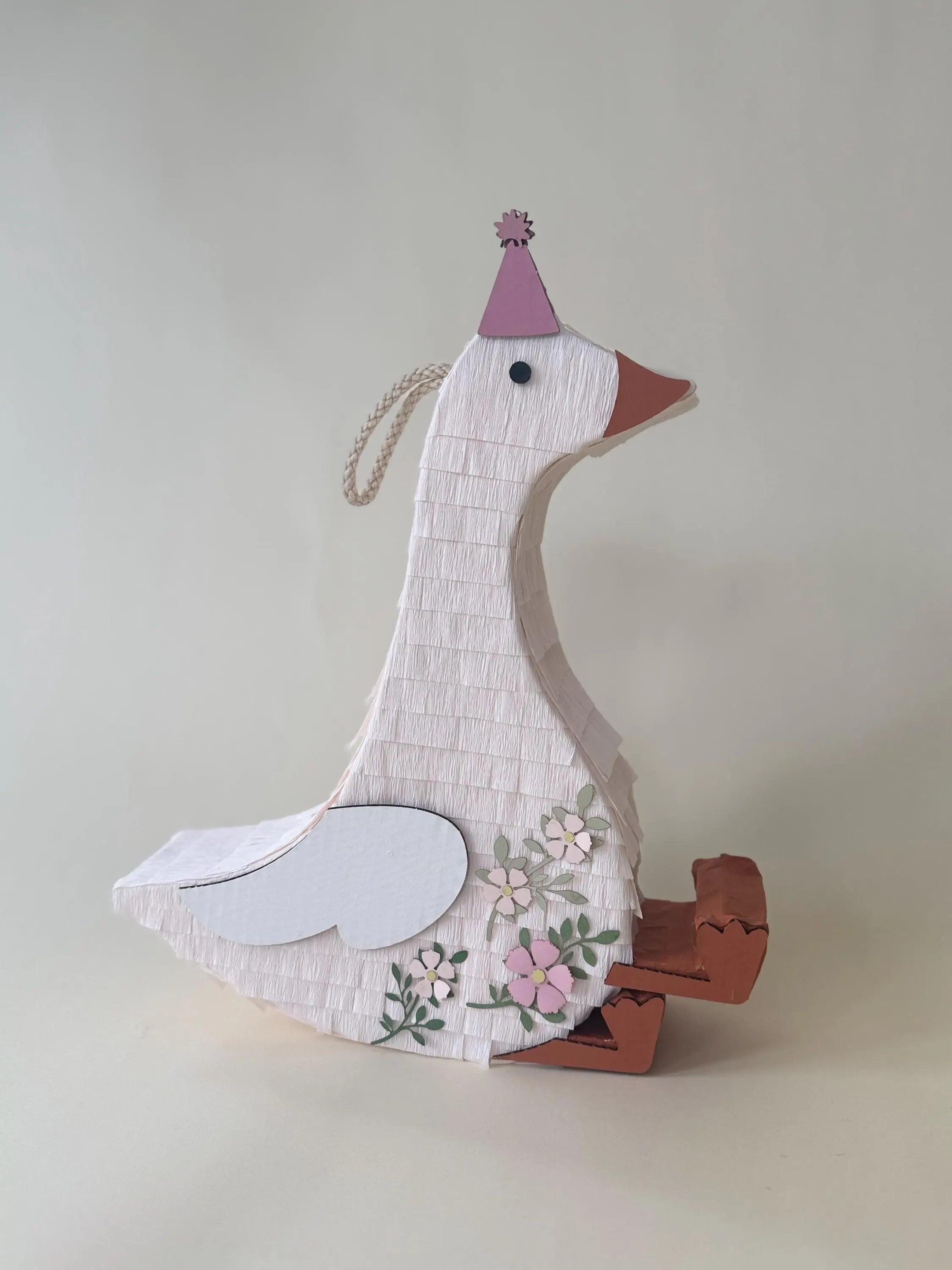 🦢 Sitting Party Goose Piñata – Handmade Animal Piñata for Kids’ Birthdays, Spring Celebrations & Farm-Themed Parties - BIG FRENCHIES