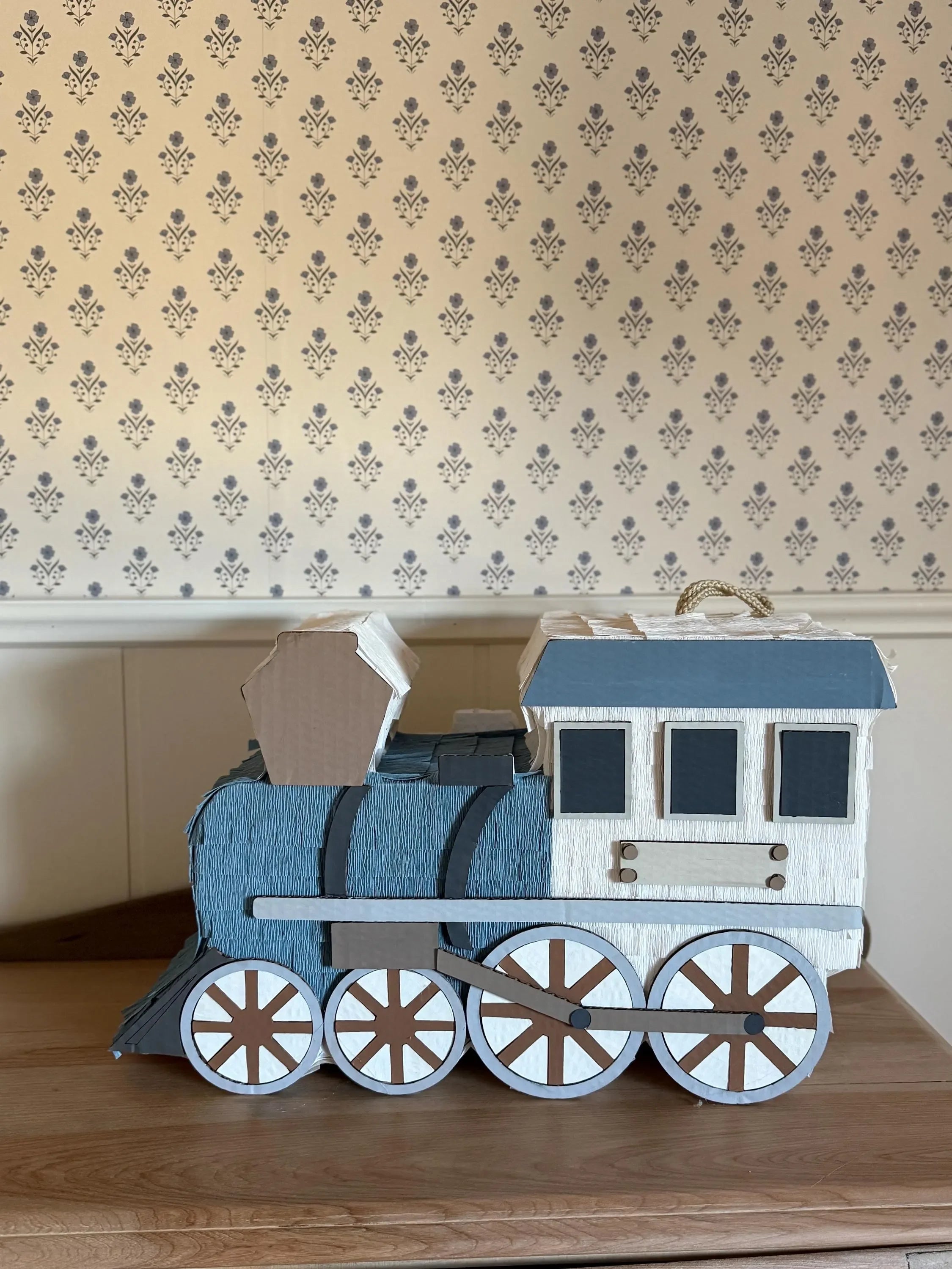 🚂 Train Piñata – Handmade Party Train Decoration, Candy Holder - BIG FRENCHIES