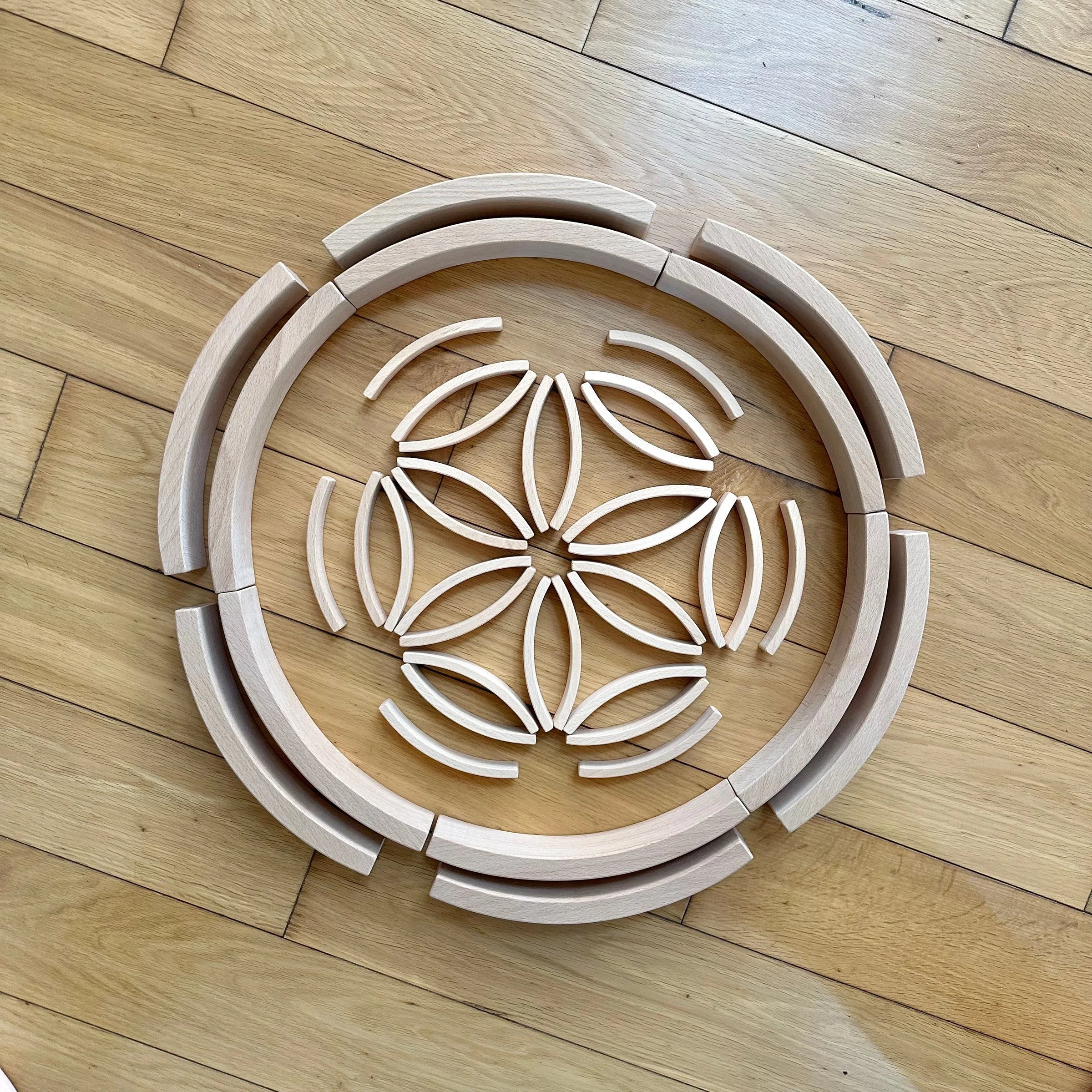 **Pre-order (Ships in 2-3 Weeks)**28 Pcs Mini Curved Natural Wooden Building Blocks with Storage Tray - BIG FRENCHIES