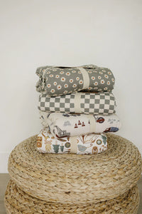 Light Green Daisy Bamboo Fleece Quilt - BIG FRENCHIES