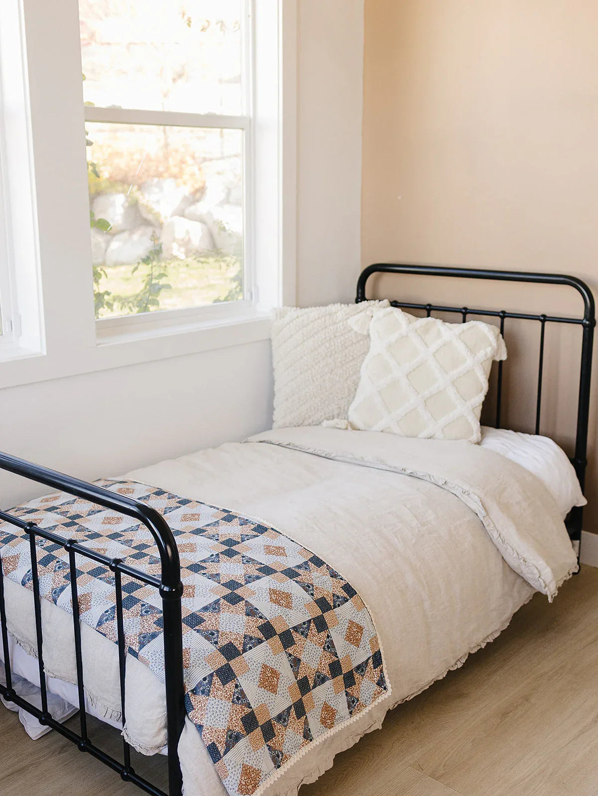 Patchwork Print + Blue Blossom Lace Twin Muslin Quilt - BIG FRENCHIES