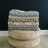 Light Green Daisy Bamboo Fleece Quilt - BIG FRENCHIES