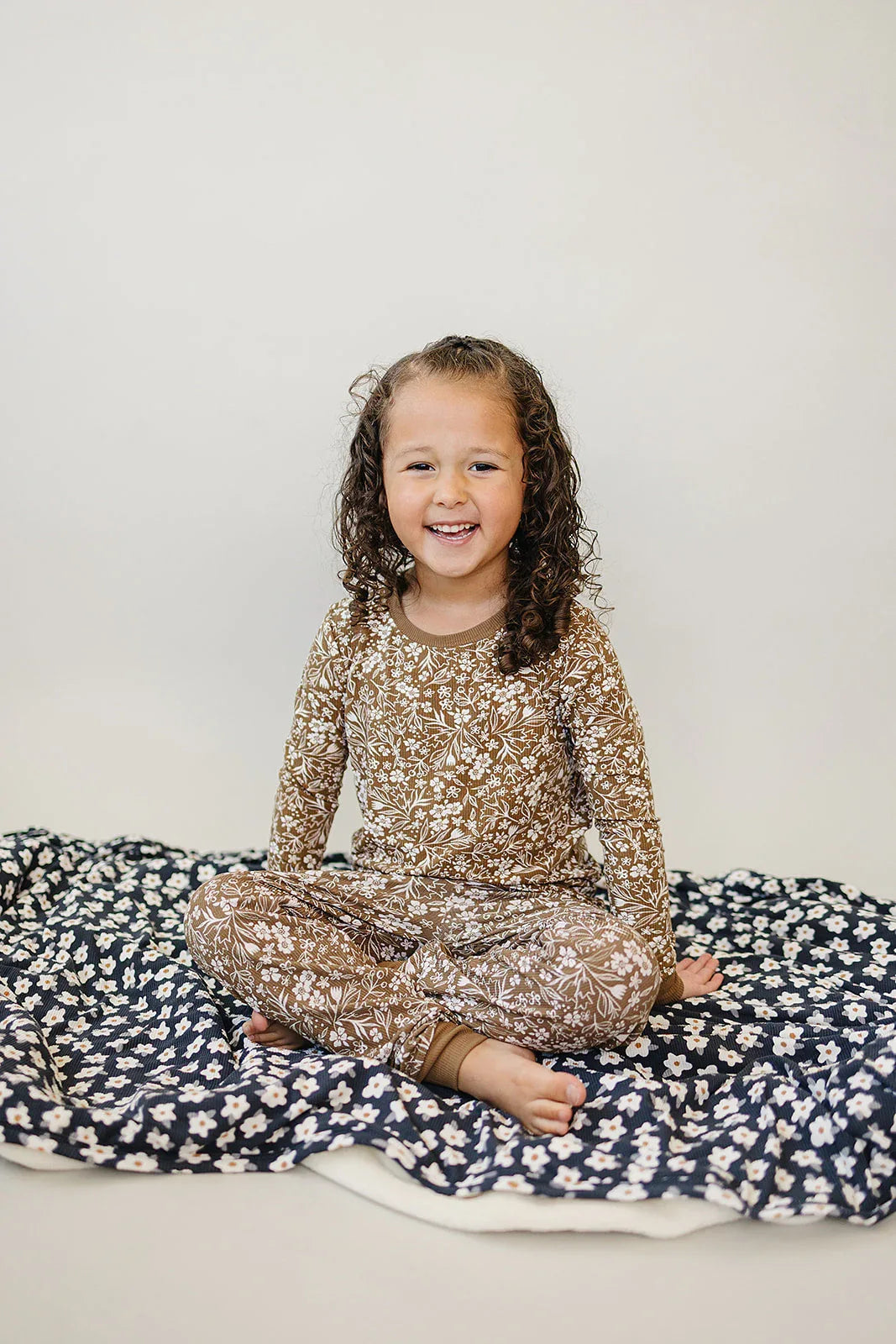 Navy Daisy Bamboo Fleece Quilt - BIG FRENCHIES
