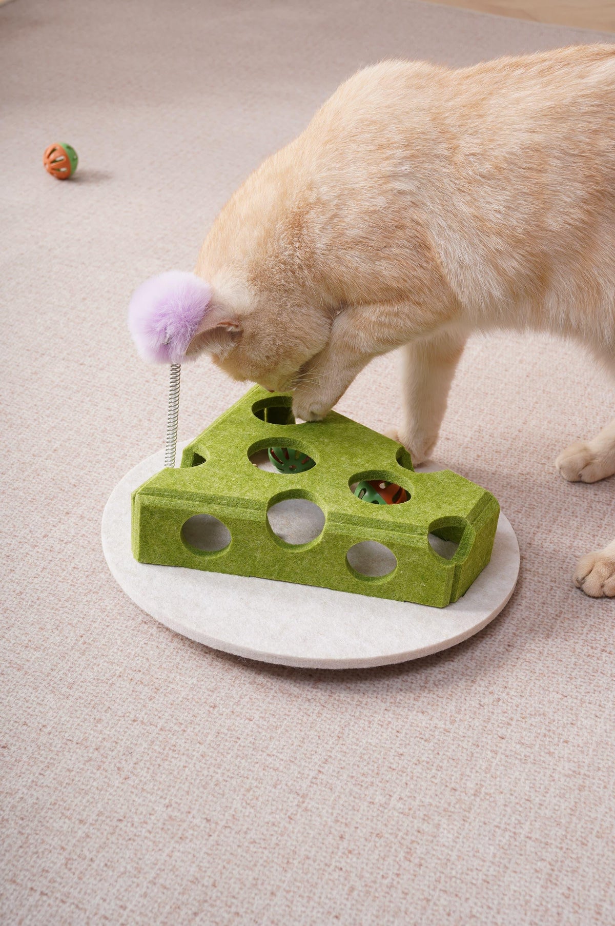Cat Puzzle Toy With Ball And Spring-loaded Wand Felt Indoor Cat Toy Box Suction Cup Base Treat Puzzle Helps Cats Play In