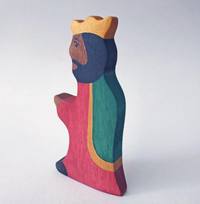 Wooden King and Queen figurines