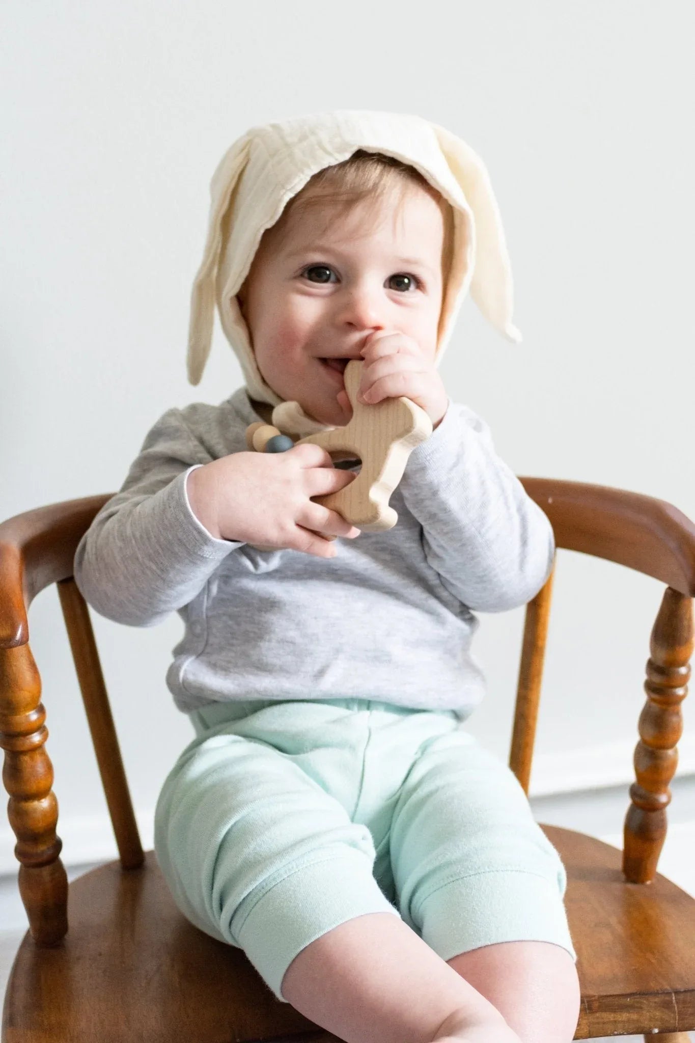 Bunny Wooden Grasping Toy with Teething Beads - BIG FRENCHIES