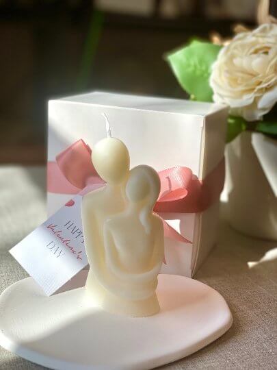Cuddling Couple Handmade Scented Candle for Cozy Moments
