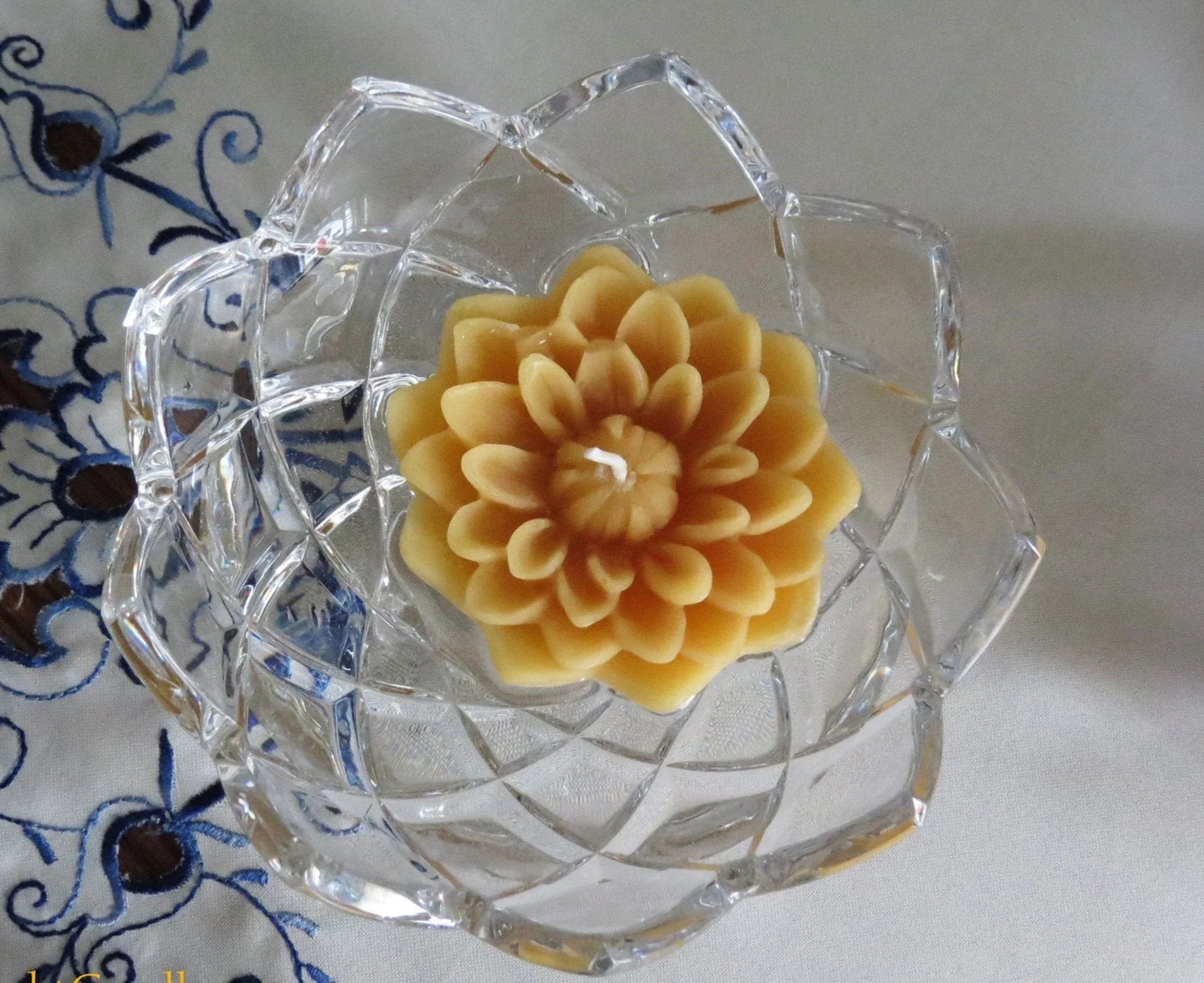 Exquisite Flower Floating Beeswax Candle - BIG FRENCHIES