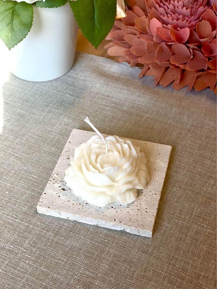 Peony Scented Candle — The Essence of Elegant Luxury