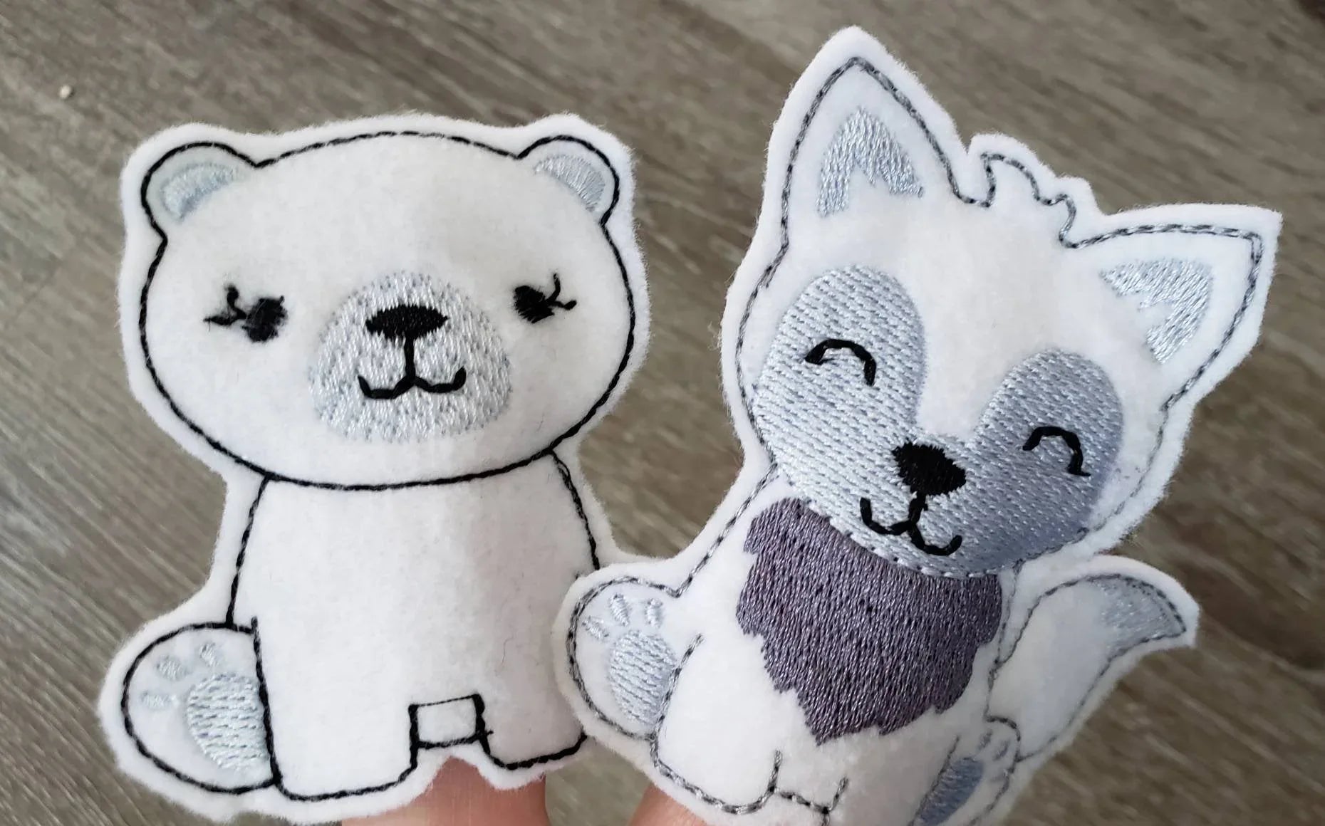 Felt finger puppet animal - Arctic Animal quiet book page - Gift for kids - habitat - Party Favor - learning toy - animals and biomes - BIG FRENCHIES