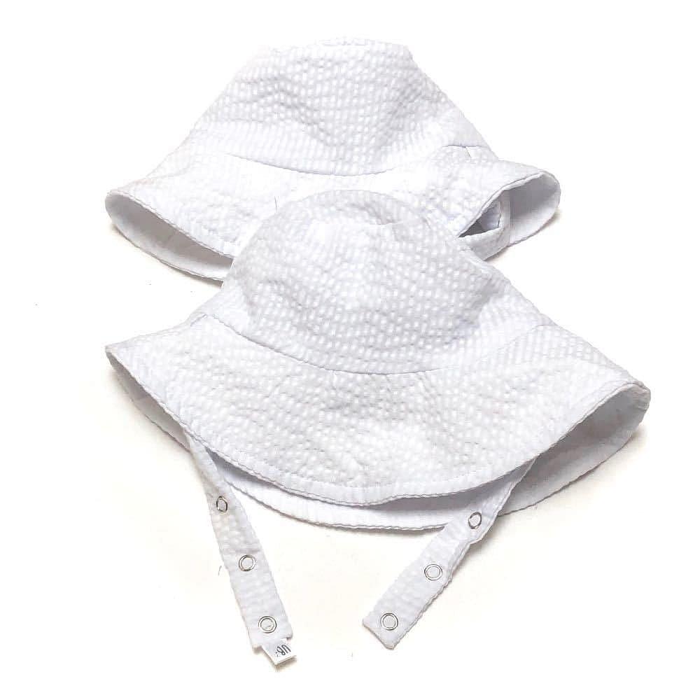 bucket hat in Cape Cod Seersucker white - BIG FRENCHIES