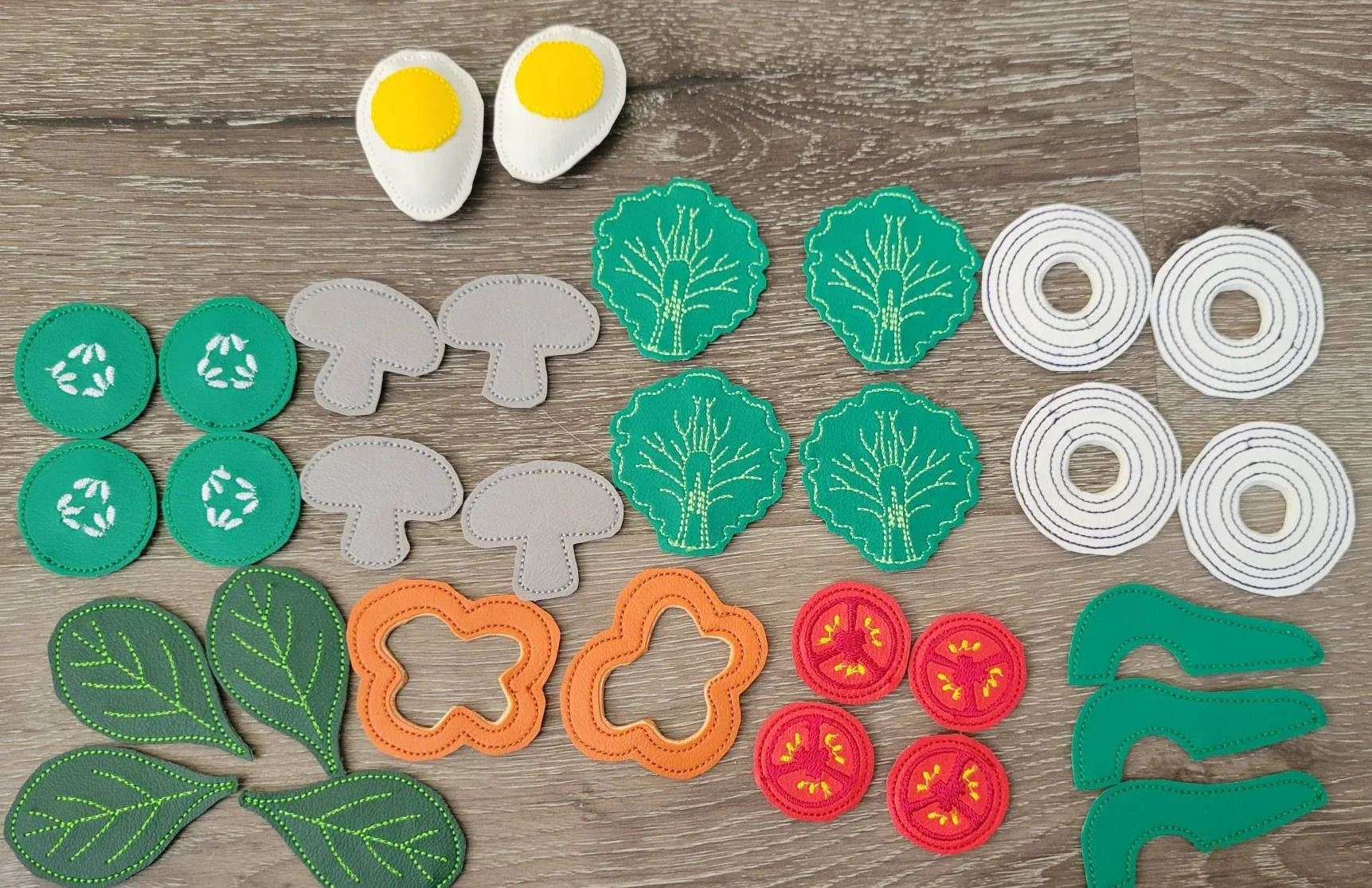 Felt Food Salad - Marine Vinyl Play Food - pretend play - build your own salad - play kitchen - realistic toy Food - gift for teachers - BIG FRENCHIES