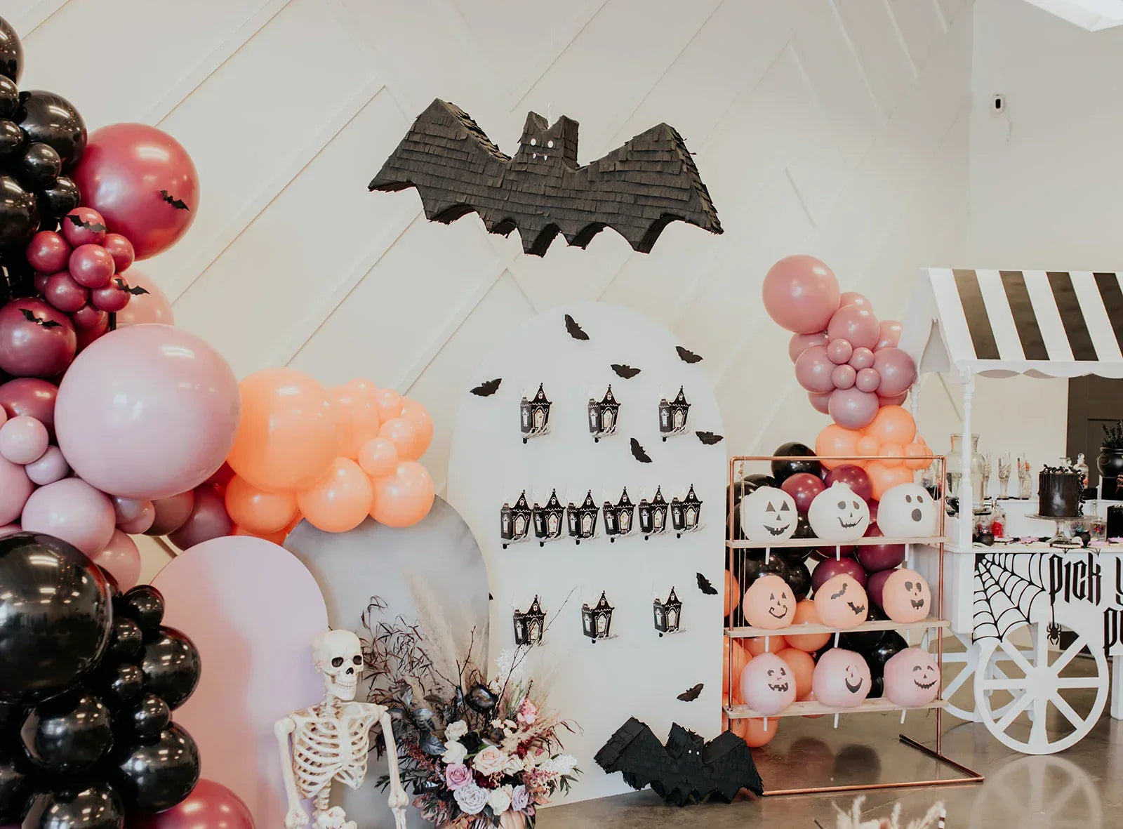 🦇 Freakin’ Bats Piñata – Handmade Halloween Party Decoration & Candy Holder - BIG FRENCHIES