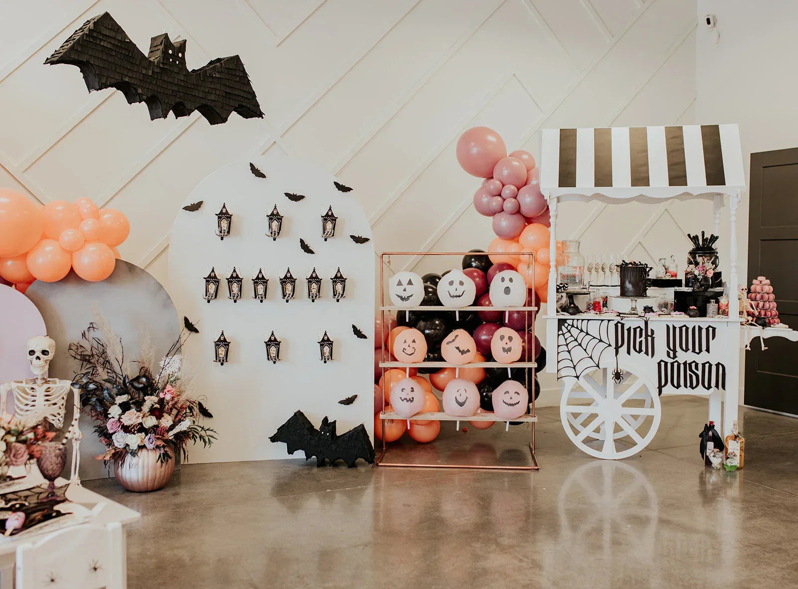 🦇 Freakin’ Bats Piñata – Handmade Halloween Party Decoration & Candy Holder - BIG FRENCHIES