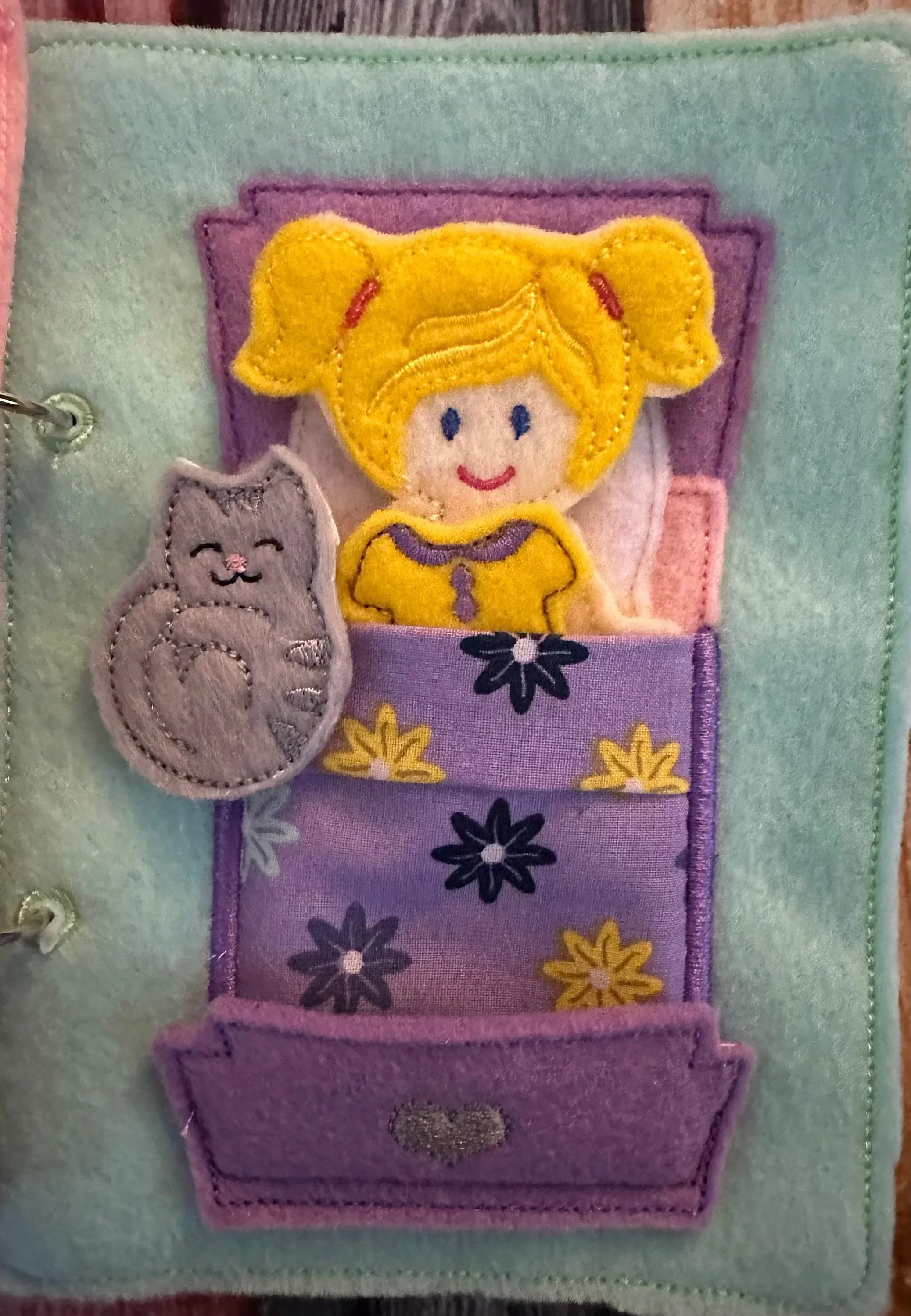 Felt Dollhouse Quiet Book - Toddler Quiet Activity Toy - Educational Gift For Girls - Learning Toy - Unpaper Doll - BIG FRENCHIES