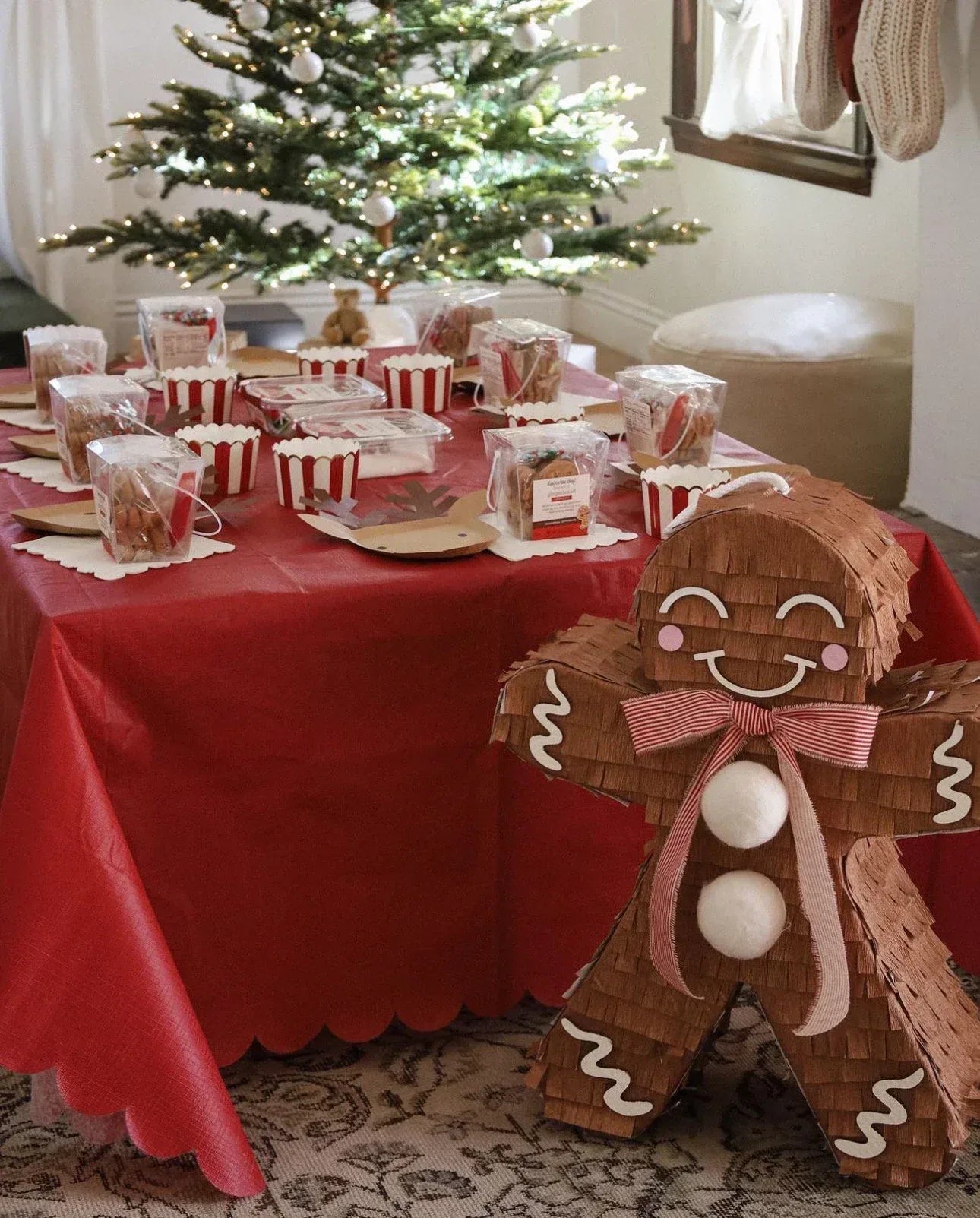 🍪 Gingerbread Man Piñata – Handmade Christmas Party Decoration & Candy Holder - BIG FRENCHIES