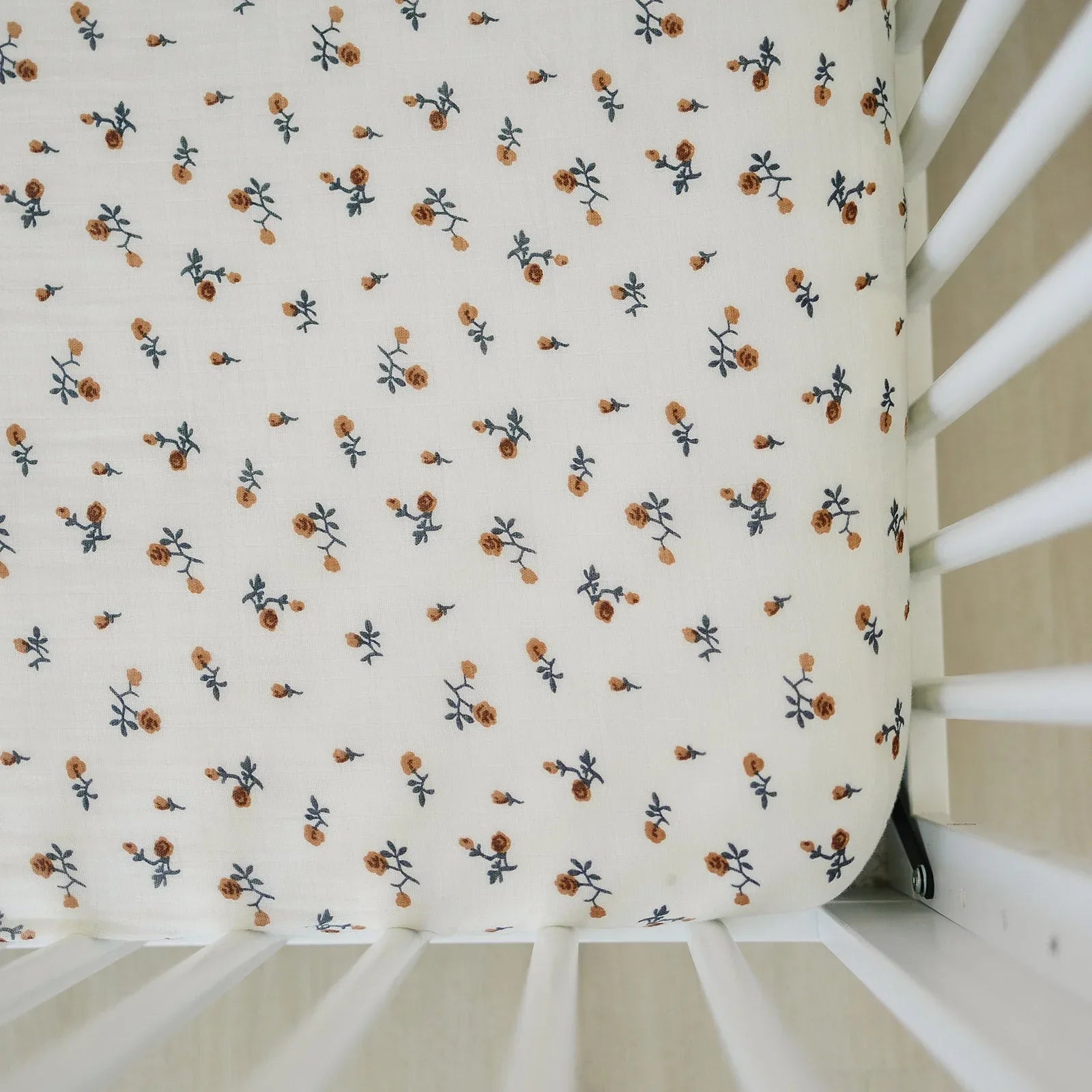 Cream Floral Muslin Crib Sheet - BIG FRENCHIES