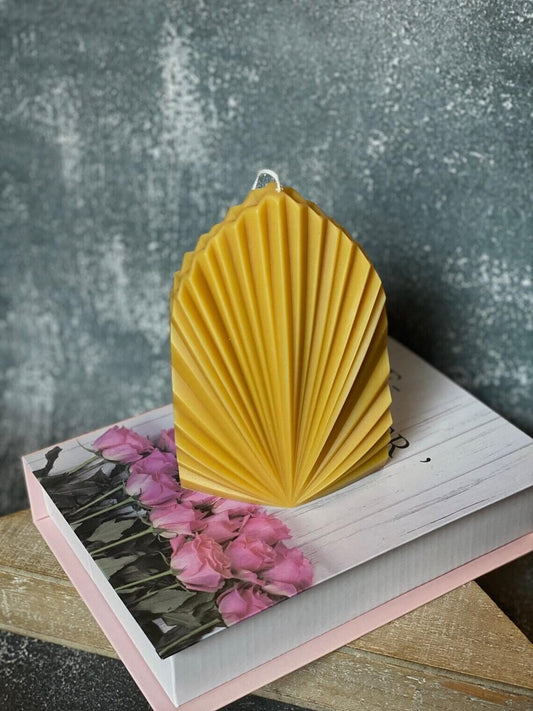 Minimalist Palm Leaf Candle