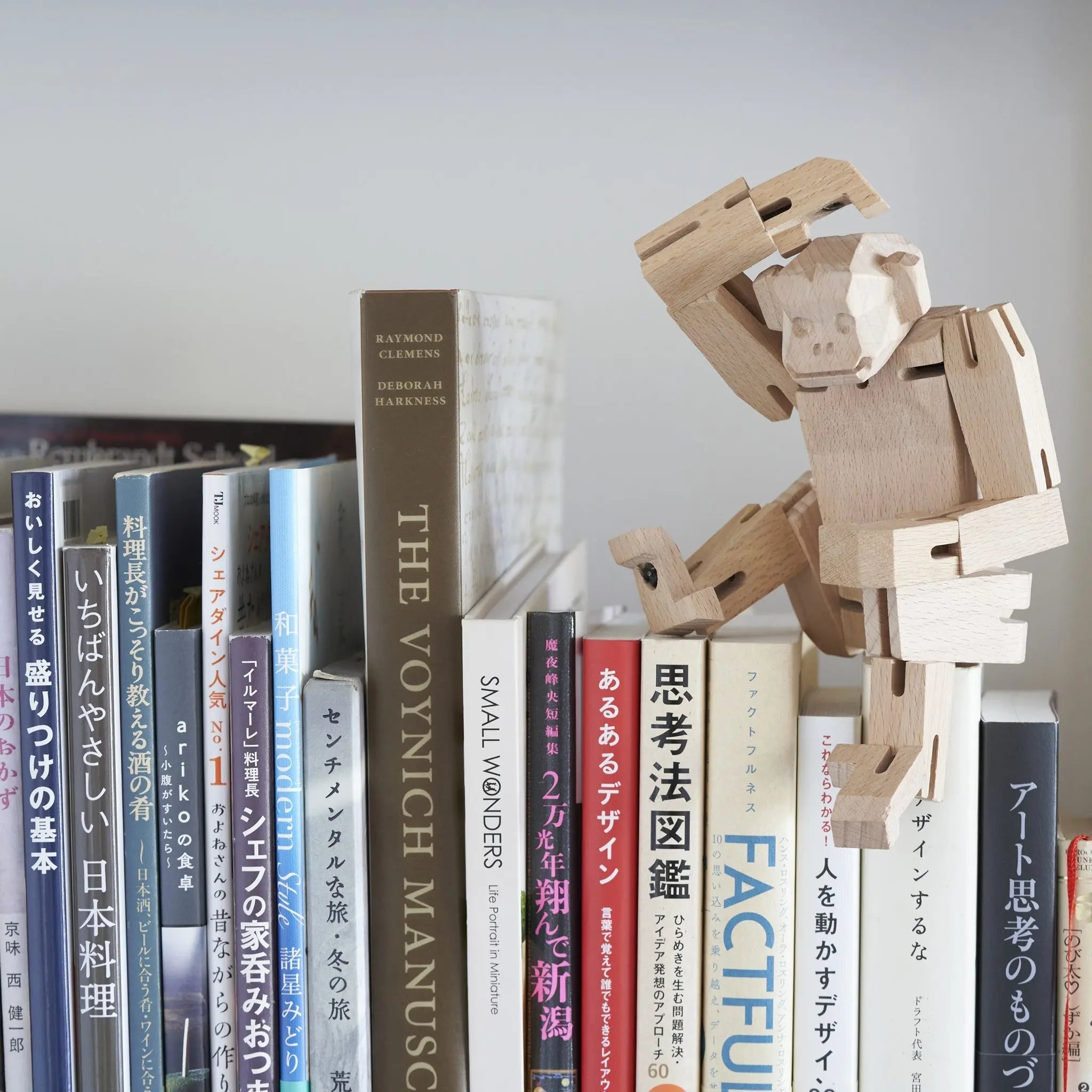 Morphits® Modern Wooden Monkey Decor – Interactive Puzzle & Art Piece